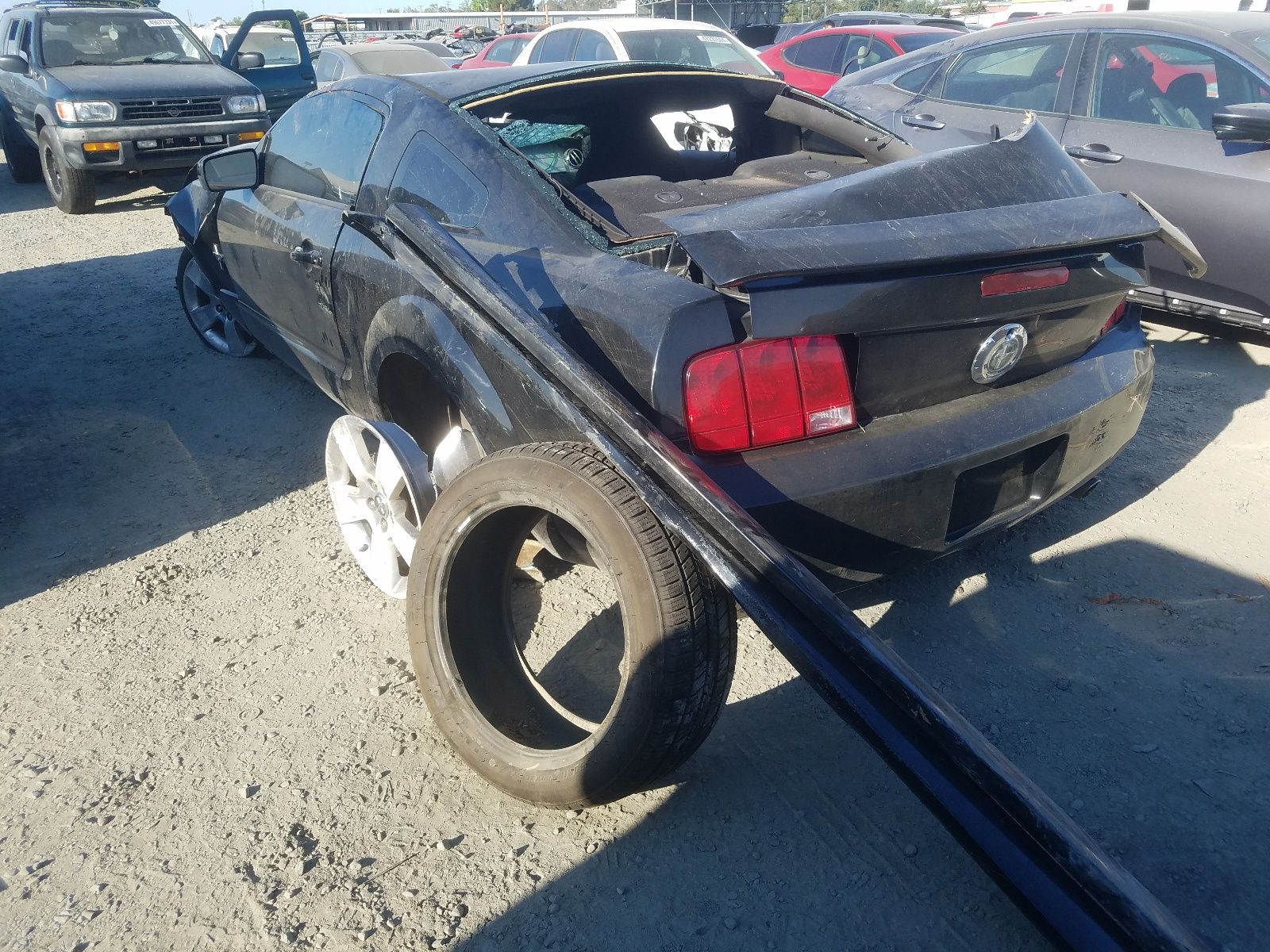 3 of 1ZVFT80NX65187090 Ford Mustang 2006